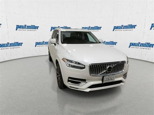 2023 Volvo XC90 B5 Plus