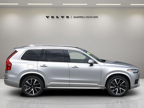 2022 Volvo XC90 T6 AWD Momentum 7 Seater