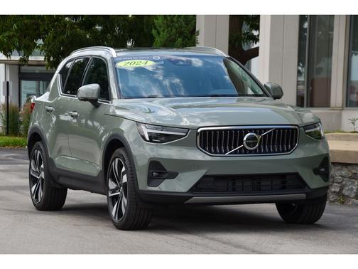 2024 Volvo XC40 B5 Ultimate Bright