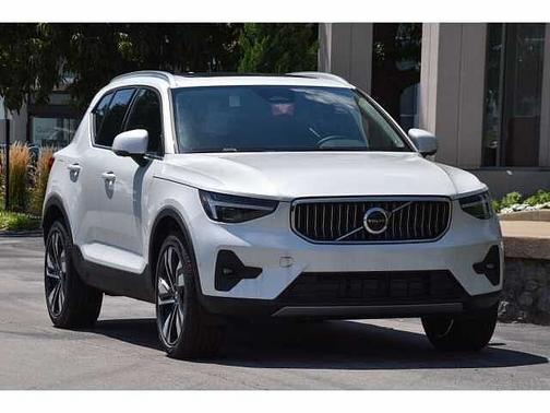 2025 Volvo XC40 Plus