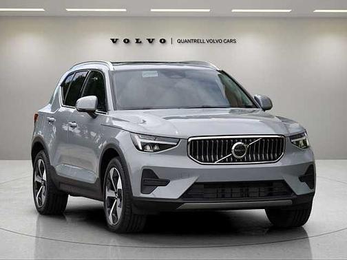 2025 Volvo XC40 Core