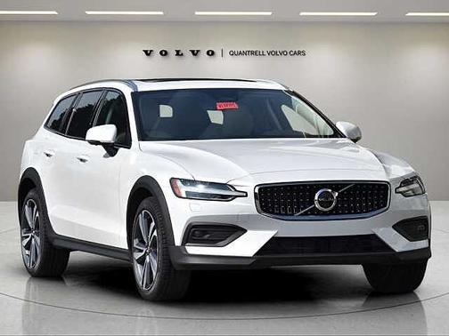 Crystal White 2026 Volvo V60 Cross Country Plus