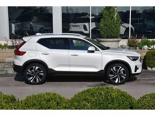 2025 Volvo XC40 Plus