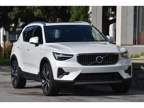 2025 Volvo XC40 Plus