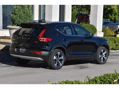 2025 Volvo XC40 Core