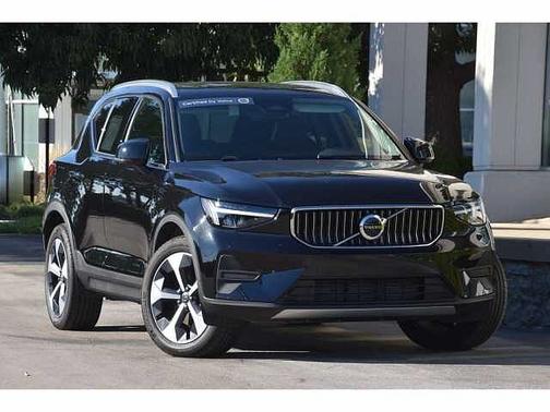 2025 Volvo XC40 Core
