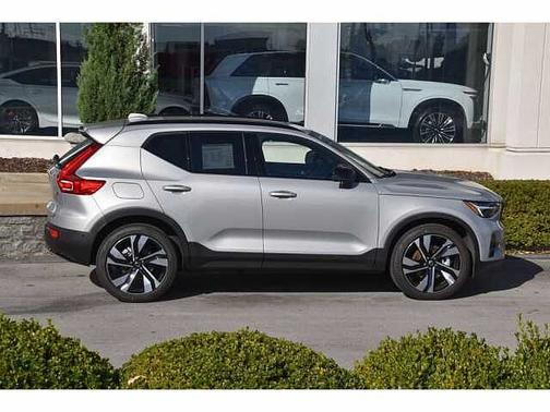 2025 Volvo XC40 Plus