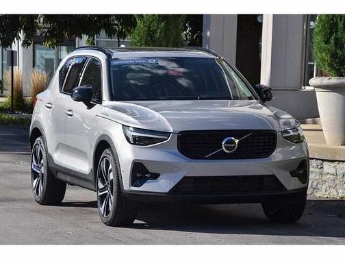 2025 Volvo XC40 Plus