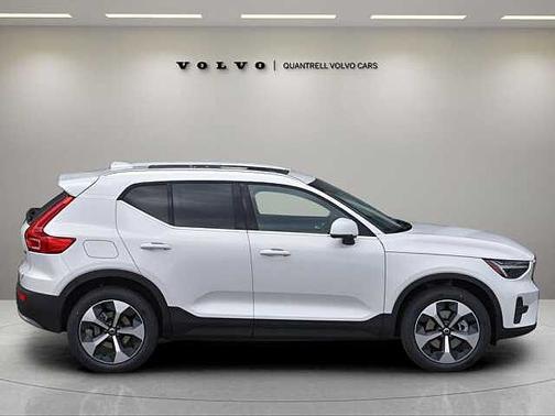 2025 Volvo XC40 Core