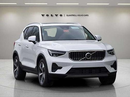 2025 Volvo XC40 Core