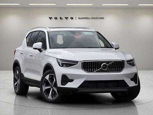2025 Volvo XC40 Core