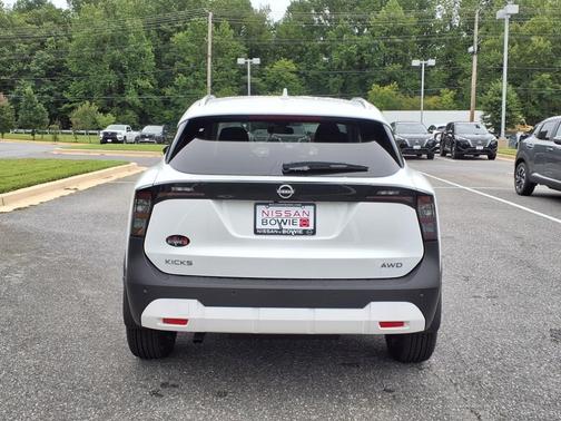 2025 Nissan Kicks SV