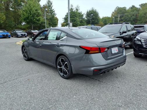 2025 Nissan Altima SR FWD