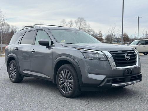2025 Nissan Pathfinder SL 4WD