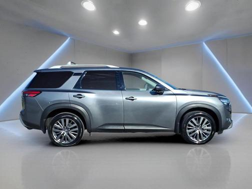 2025 Nissan Pathfinder SL 4WD