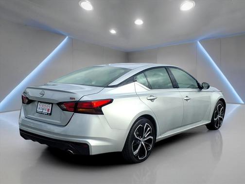 2023 Nissan Altima SR FWD