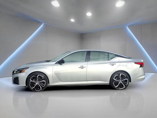 2023 Nissan Altima SR FWD