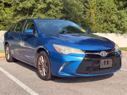 Blue Streak Metallic 2017 Toyota Camry SE