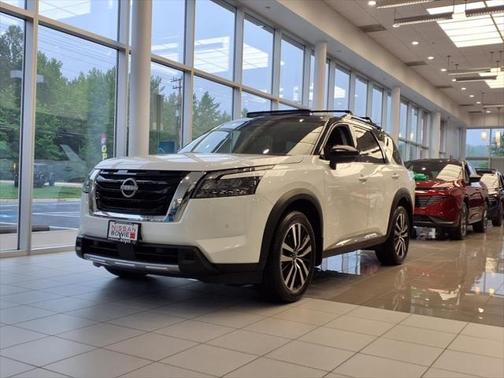 2025 Nissan Pathfinder Platinum 4WD