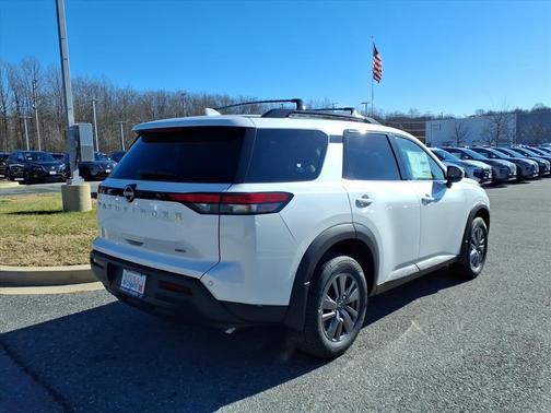 2025 Nissan Pathfinder SV 4WD