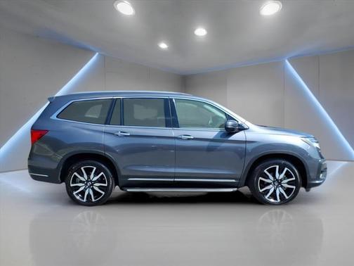 2022 Honda Pilot Touring 8-Passenger