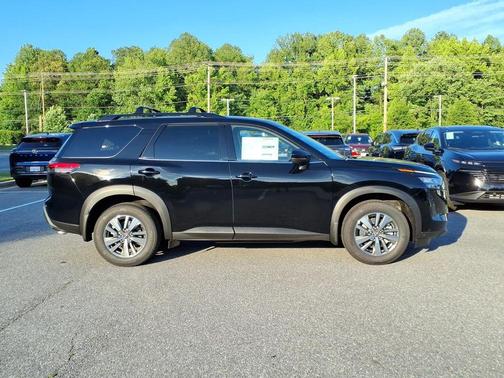 Super Black 2026 Nissan Pathfinder SL