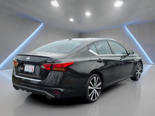 2021 Nissan Altima SR FWD