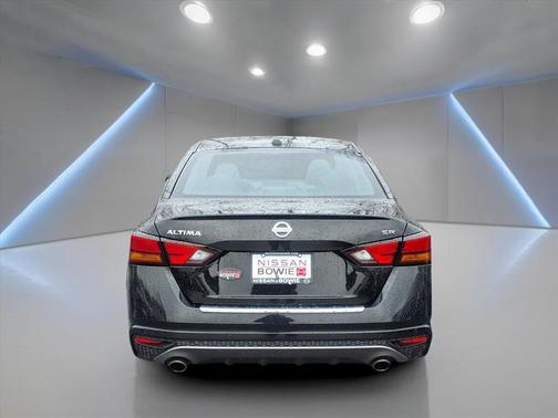 2021 Nissan Altima SR FWD