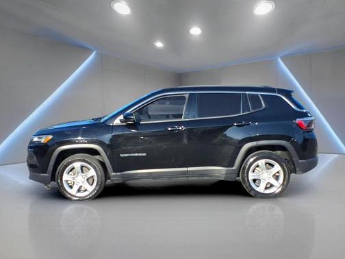 Diamond Black Crystal Pearlcoat 2024 Jeep Compass Latitude