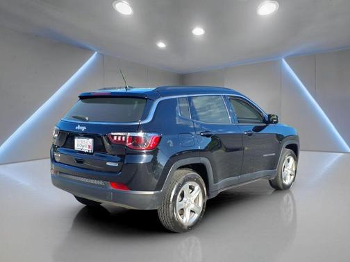 Diamond Black Crystal Pearlcoat 2024 Jeep Compass Latitude