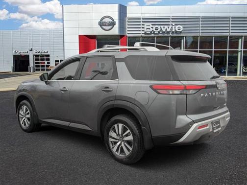 2025 Nissan Pathfinder SL 4WD