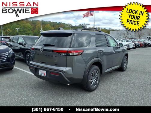 2025 Nissan Pathfinder SV 4WD
