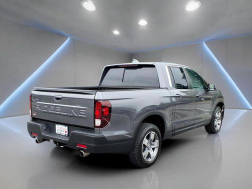 Modern Steel Metallic 2024 Honda Ridgeline RTL