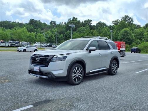 2025 Nissan Pathfinder Platinum 4WD