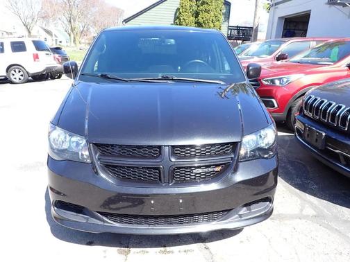 Black 2017 Dodge Grand Caravan SE