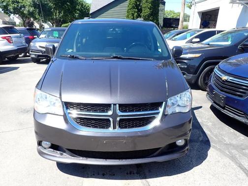 grey 2017 Dodge Grand Caravan SXT
