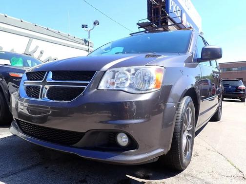 grey 2017 Dodge Grand Caravan SXT