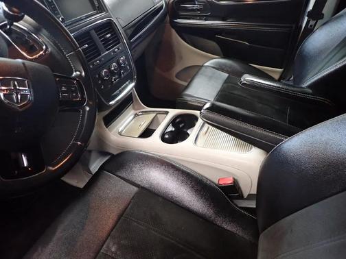 grey 2017 Dodge Grand Caravan SXT