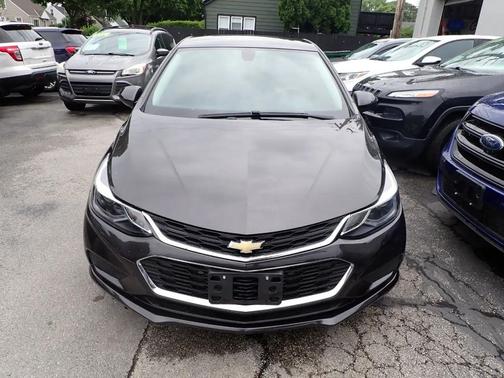 Gray 2017 Chevrolet Cruze LT