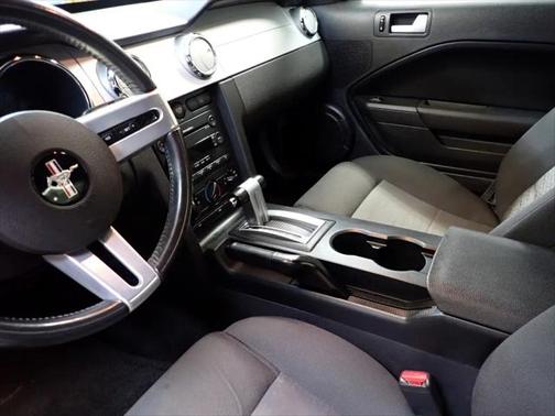 2005 Ford Mustang Deluxe