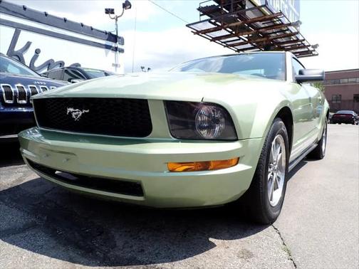 2005 Ford Mustang Deluxe