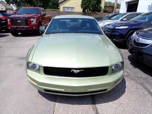 2005 Ford Mustang Deluxe