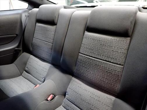 2005 Ford Mustang Deluxe