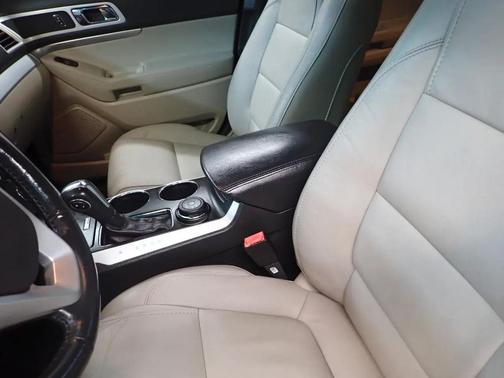 Green 2013 Ford Explorer XLT
