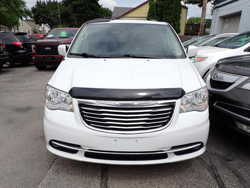 2016 Chrysler Town & Country Touring