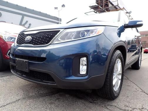 Blue 2014 Kia Sorento LX