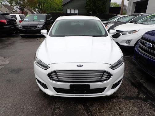 White 2016 Ford Fusion SE