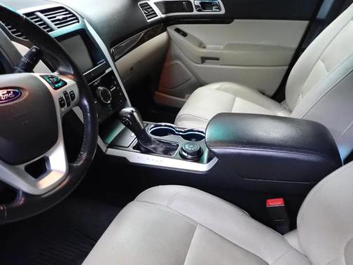 White 2015 Ford Explorer Limited