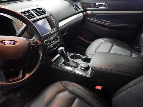 White 2018 Ford Explorer XLT