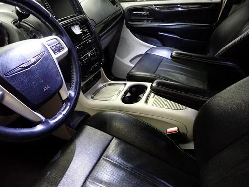 2015 Chrysler Town & Country Touring-L